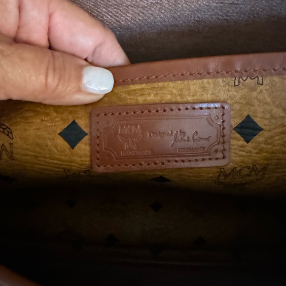 MCM VISETOS  VINTAGE COGNAC TWO SIDED LUGGAGE MESSENGER BAG. MADE IN GERMANY - Picture 14 of 16